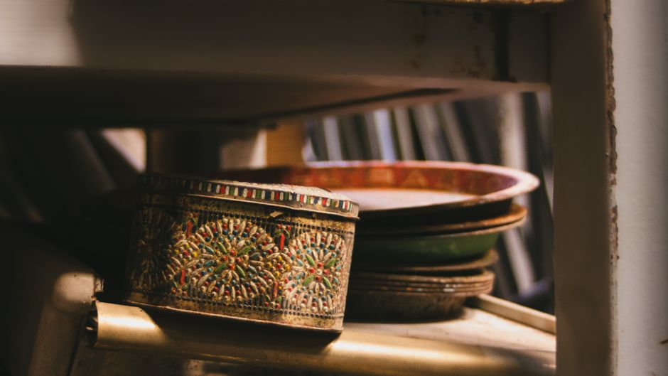 Reading the Tin: How Lithography Turned Biscuit Tins Into Art